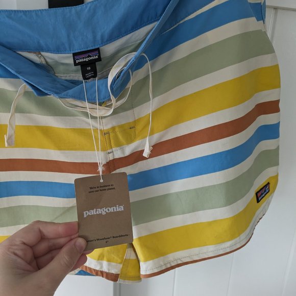 🌸 Patagonia Wavefarer Board Shorts Water Ribbons (SIZE 14/16) - Picture 9 of 16